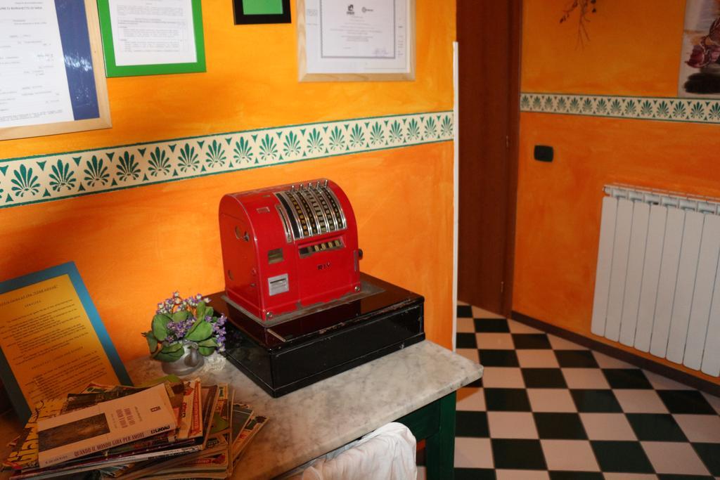 La Casa Rosa Hotell Borghetto di Vara Eksteriør bilde